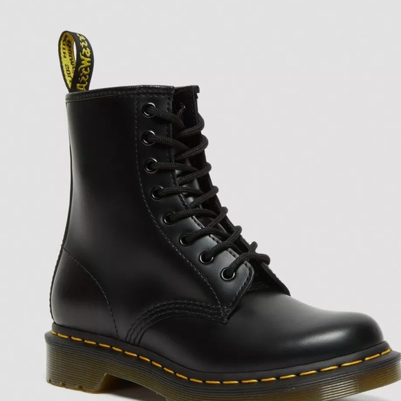 Dr. Martens boots in excellent condition no wear on the soles at all. Size 6. - Picture 9 of 10
